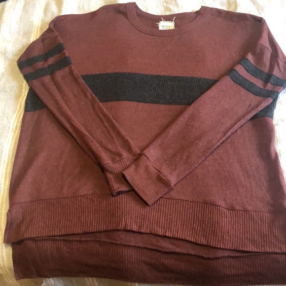 Oversized Light Weight Sweater - Picture 3 of 8